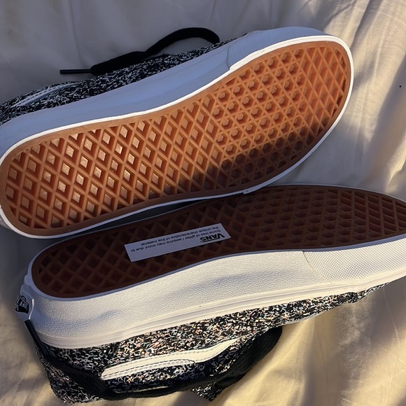 New without tags Vans size 6.0M/7.5W - Picture 2 of 5